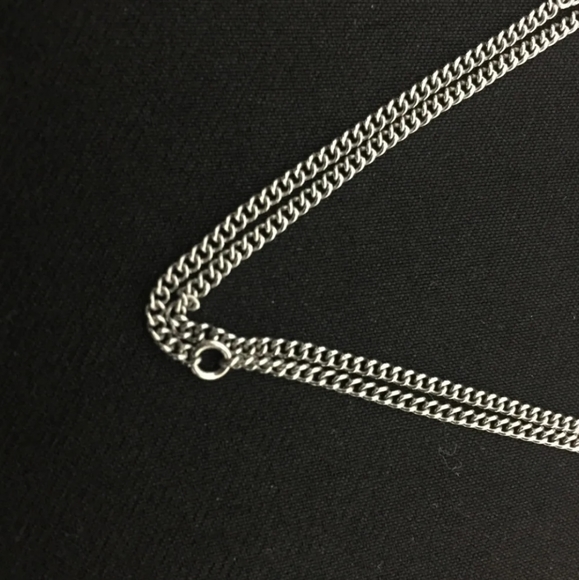 LOIUS VUITTON Lv PLATE SILVERTONE NECKLACE - Picture 5 of 12